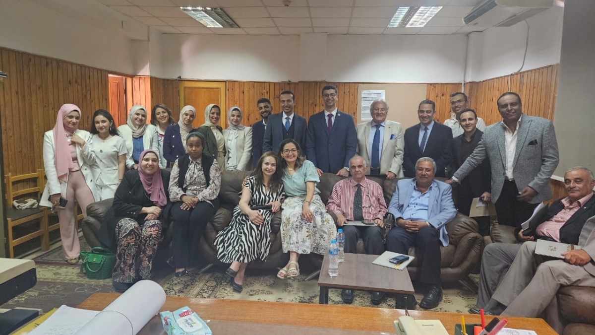 مناقشة مشروعات التخرج لطلبة السنة النهائية بقسم الهندسة المعمارية